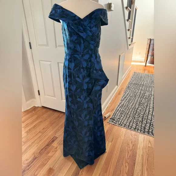 Elegant Blue Floral Off-Shoulder Dress - Picture 7 of 16